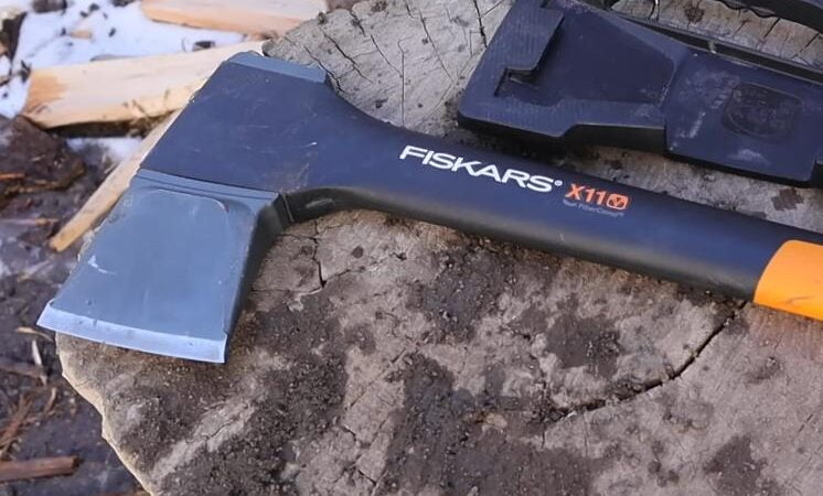 Best axes for camping Fiskars X11 Splitting Axe